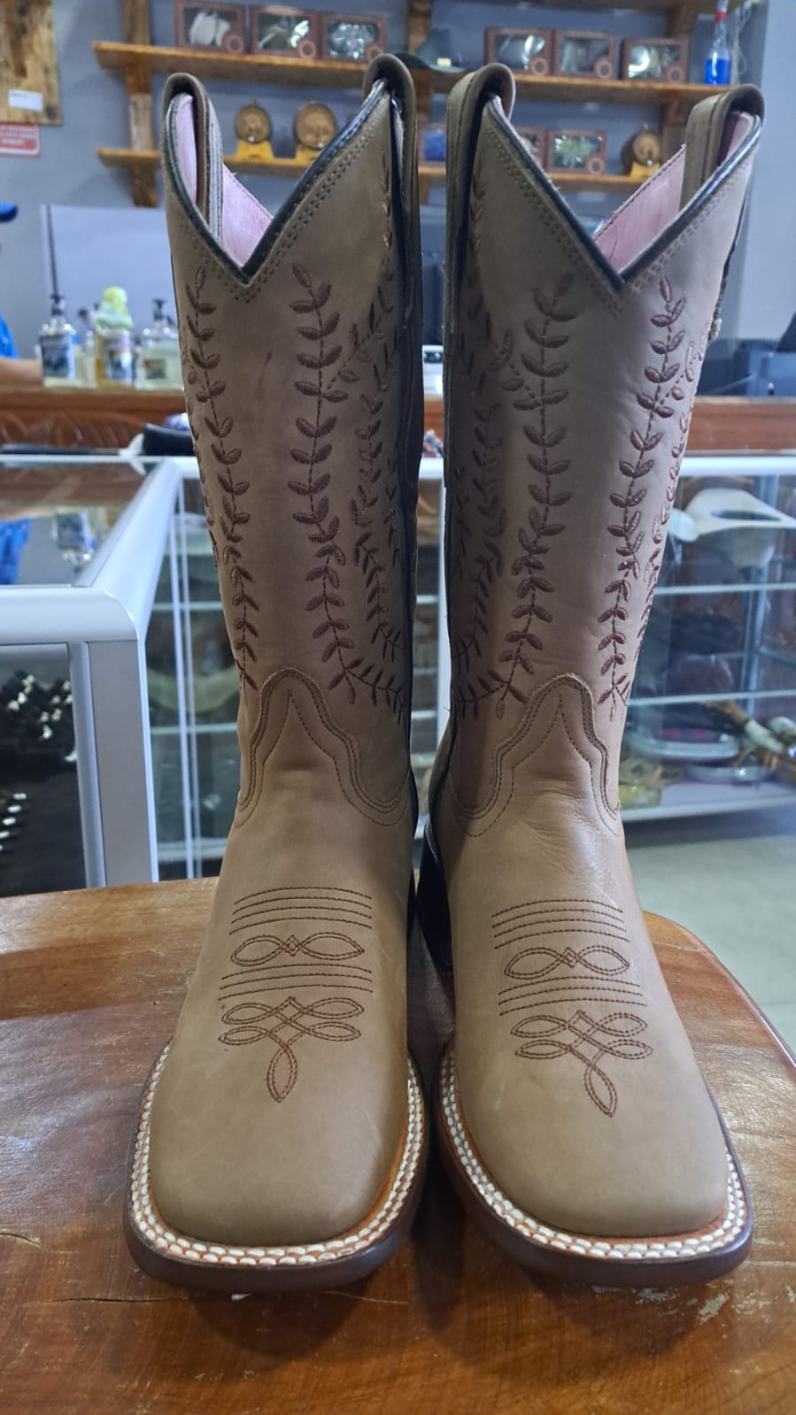 BOTA PARA DAMA Orgullosa tan
