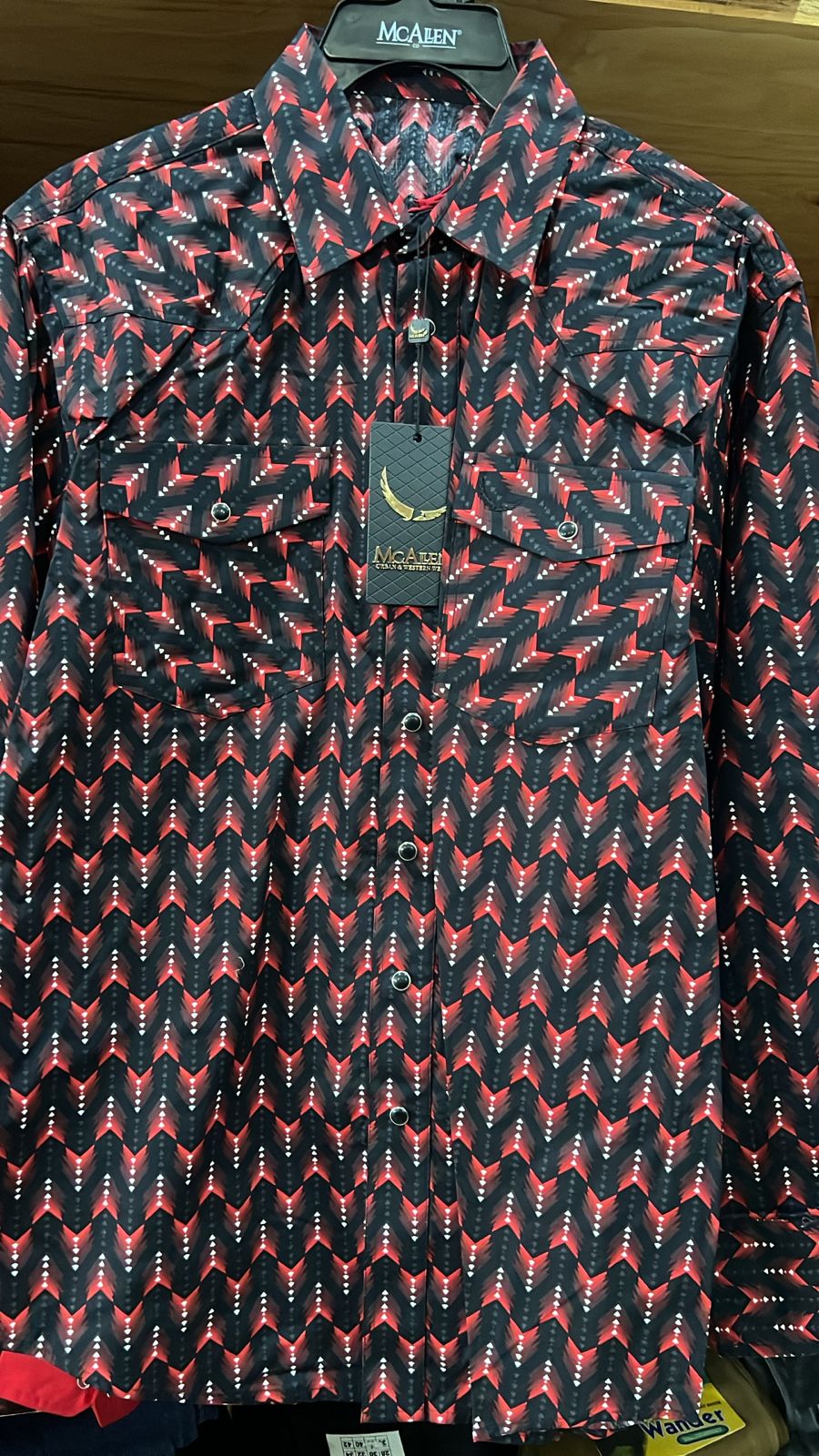 CAMISA MC ALLEN MUJER NEGRA CON ESTAMPADO ROJO