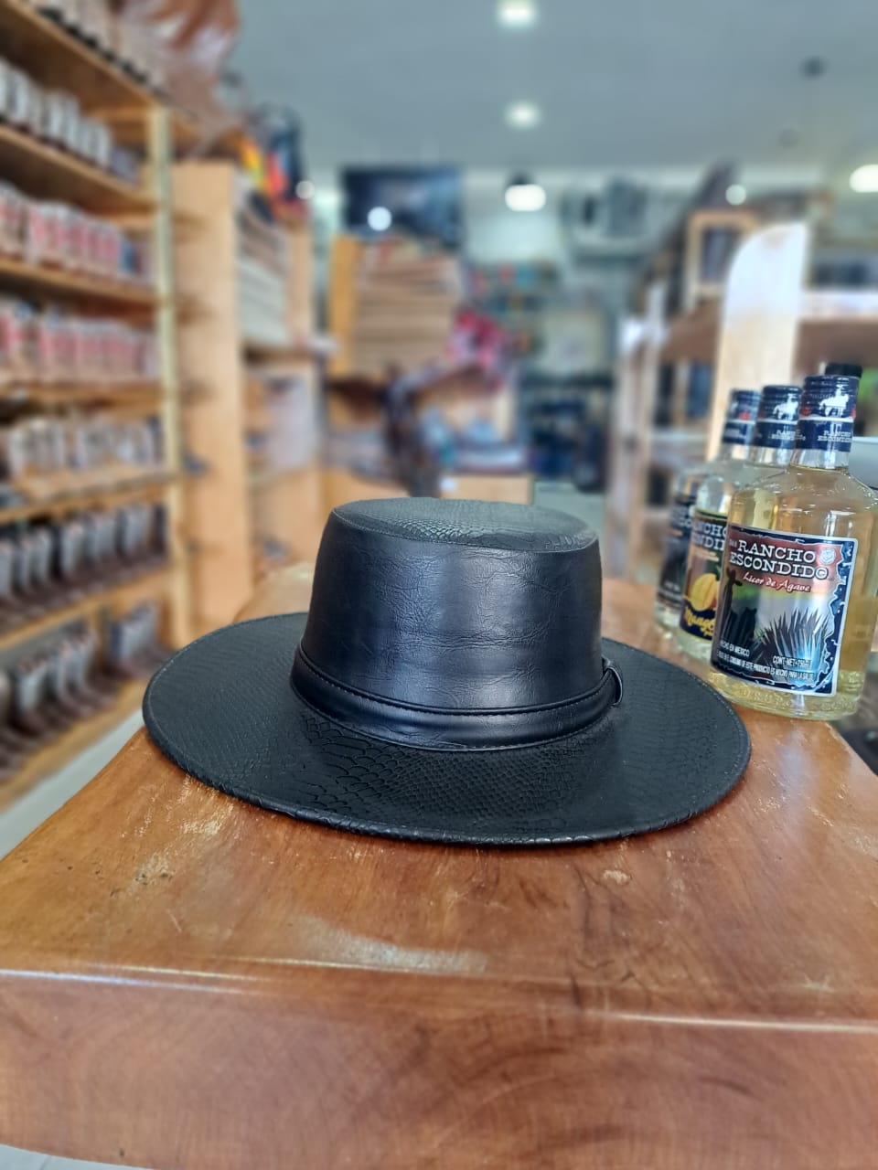 SOMBRERO VINIPIEL GRAVADO  CORDOBE NEGRO