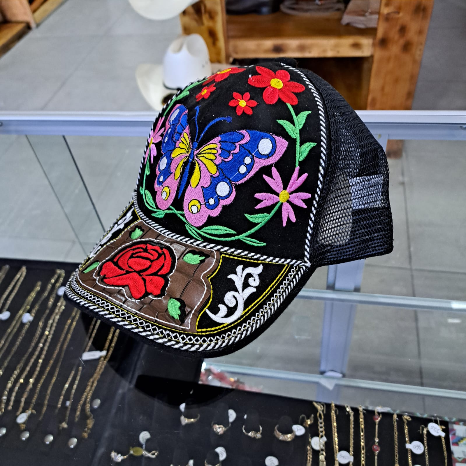 GORRA BORDADA DAMA MARIPOSA VARIEDAD