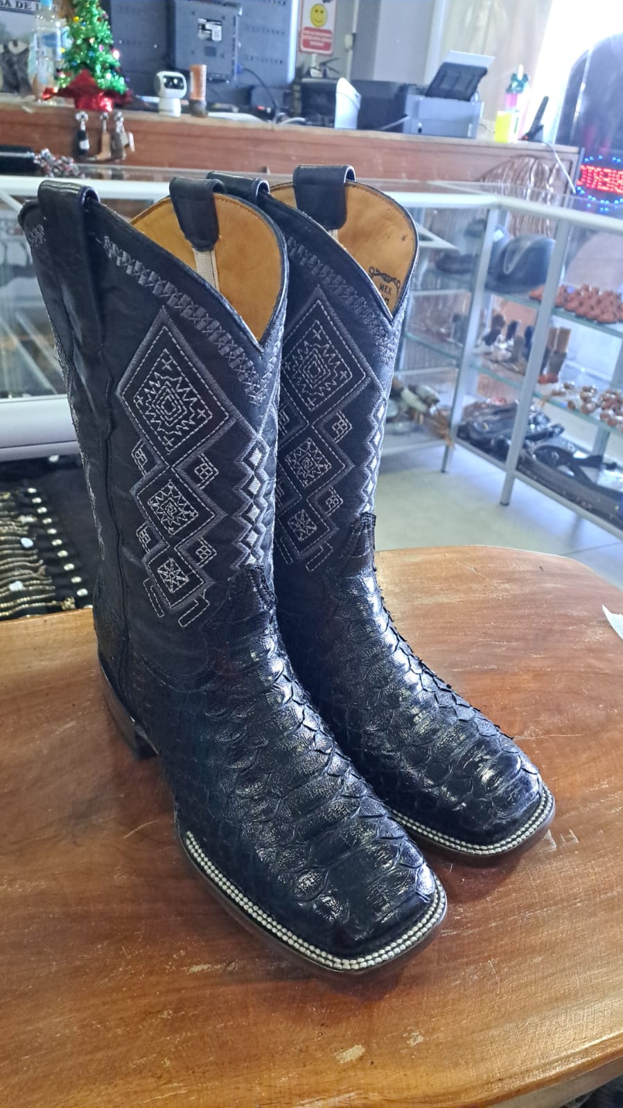 BOTA PYTHON NEGRA