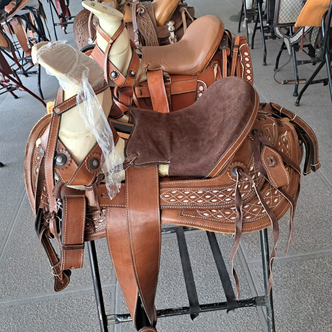 MONTURA VAQ, TROQUELADA CON CANT, MIEL 