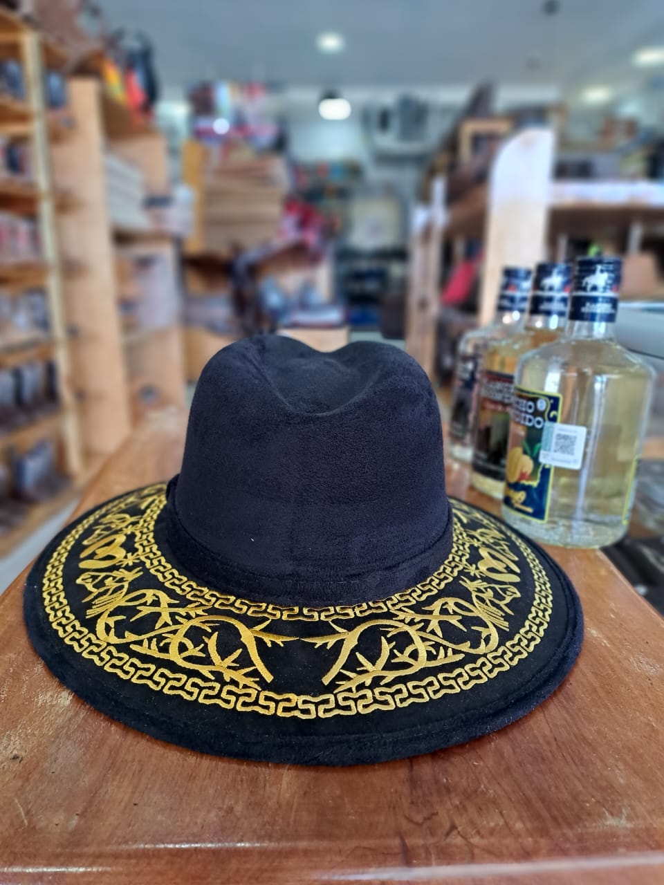 SOMBRERO Bordado gamuza EXPLORER DISEÑO  ESPUELA COLOR NEGRO