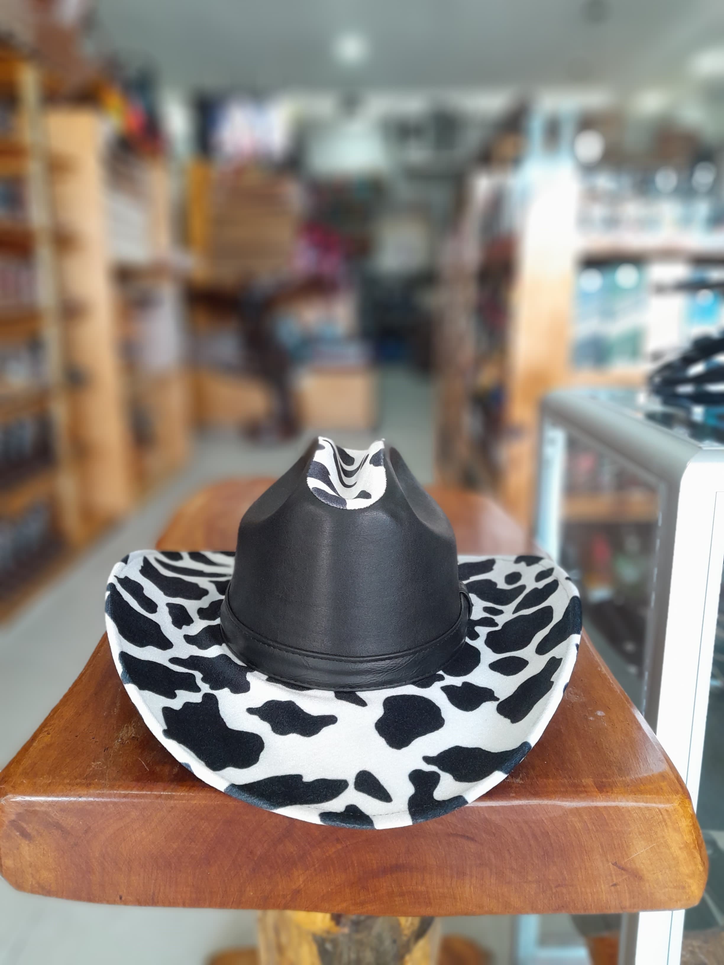 SOMBRERO VINIPIEL BRILLOSO VACA