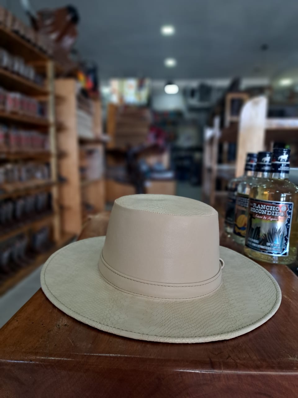 SOMBRERO VINIPEL GRABADO CORDOBE CREMA