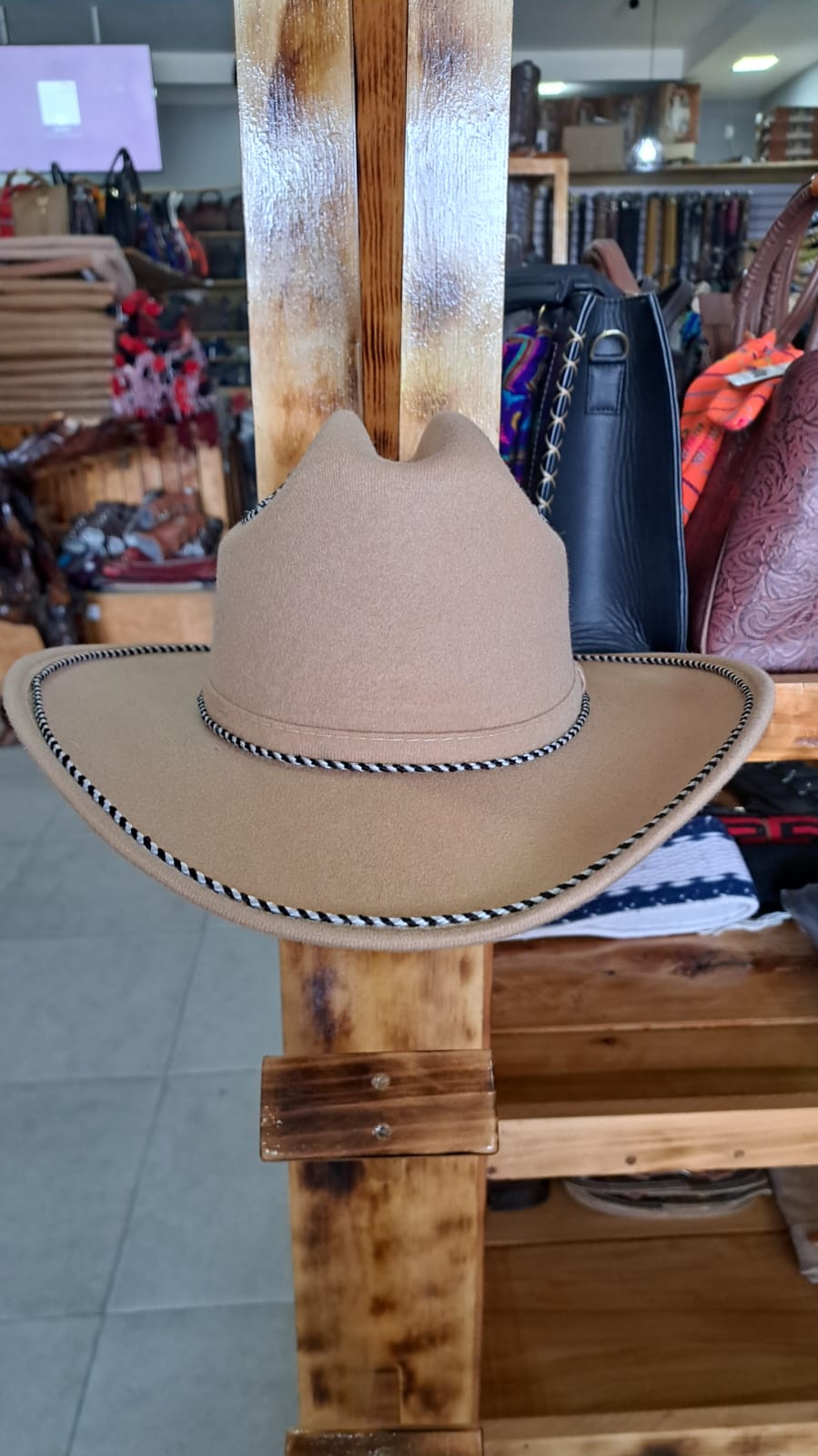 SOMBRERO Lona parche bordado COLOR BEIGE