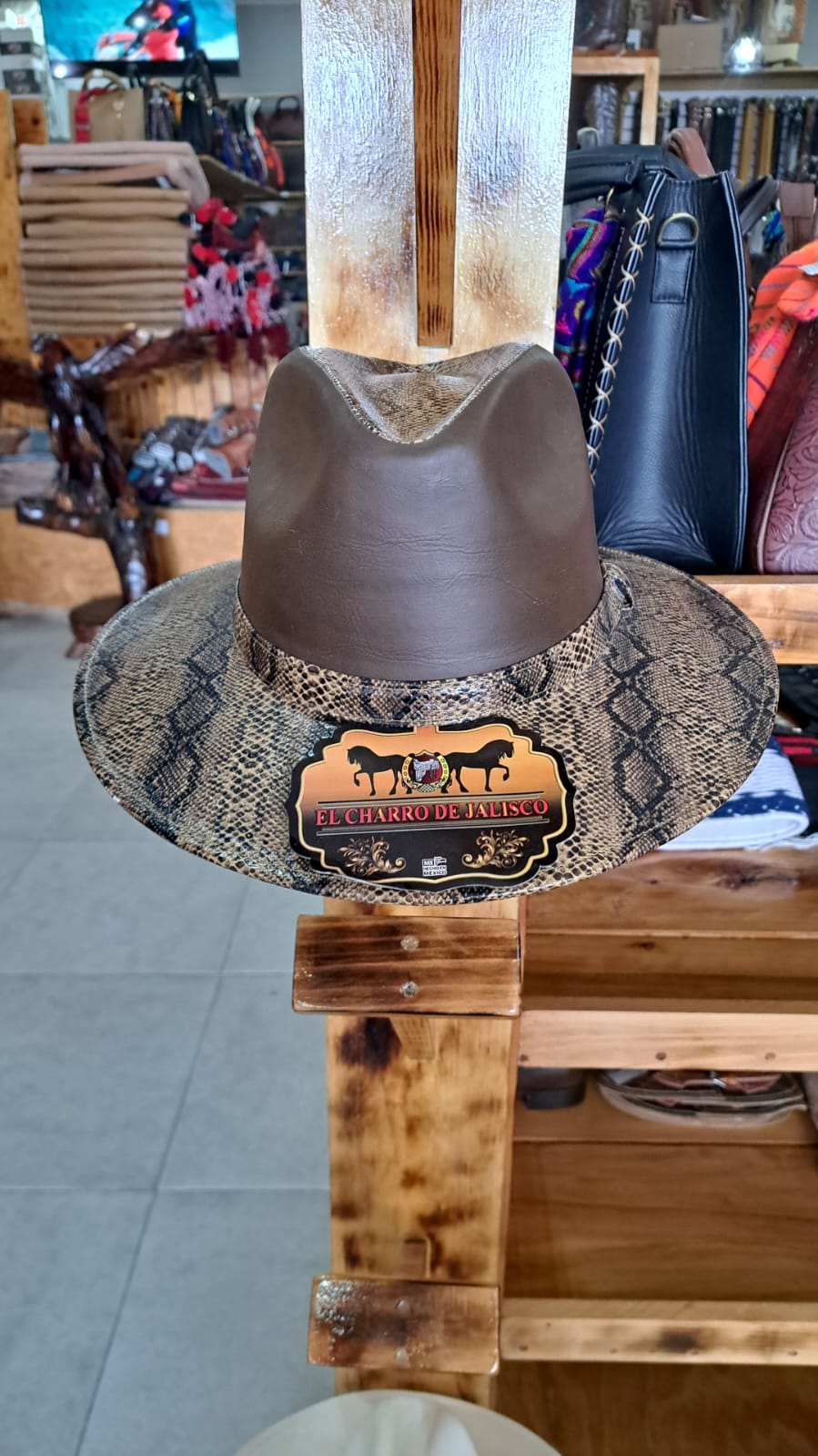 SOMBRERO EXPLORER VINIPIEL PYTON MULTICOLOR TABACO