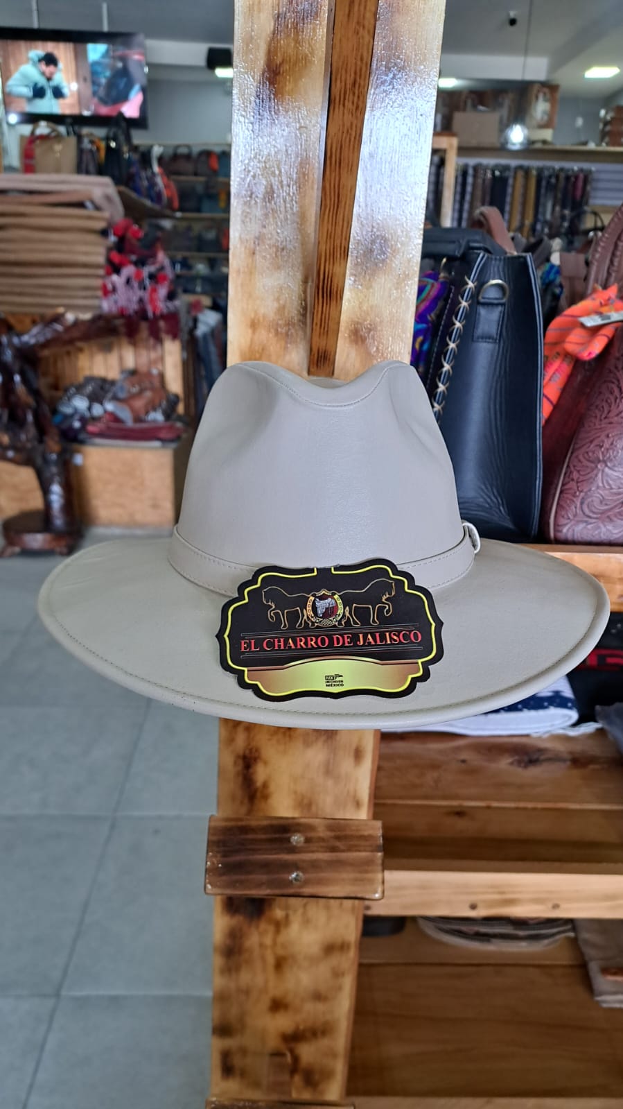 SOMBRERO EXPLORER VINIPIEL CREMA