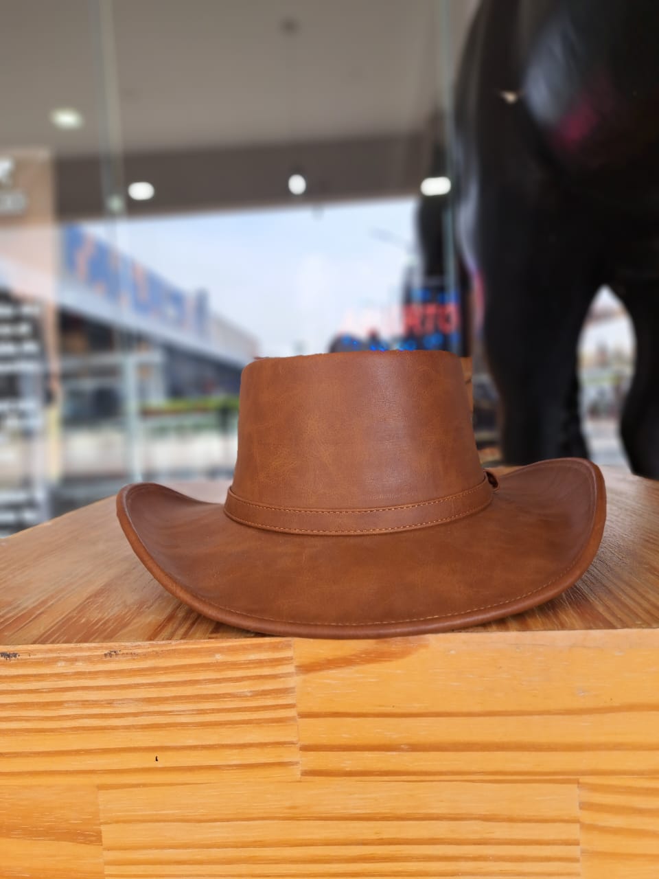 SOMBRERO VINIPIEL GALLERO CARAMELO
