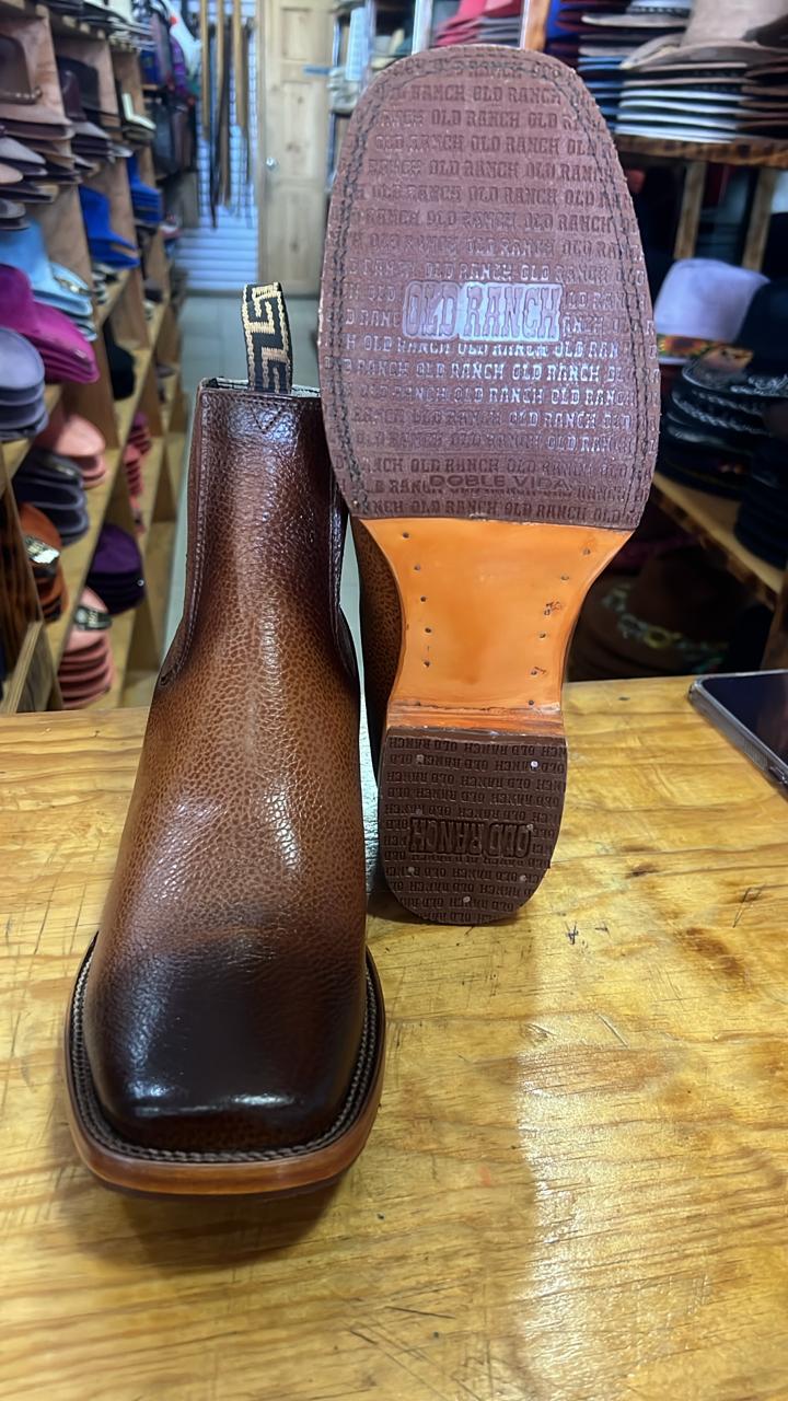 BOTIN CUELLO DE TORO SOMBREADO MIEL