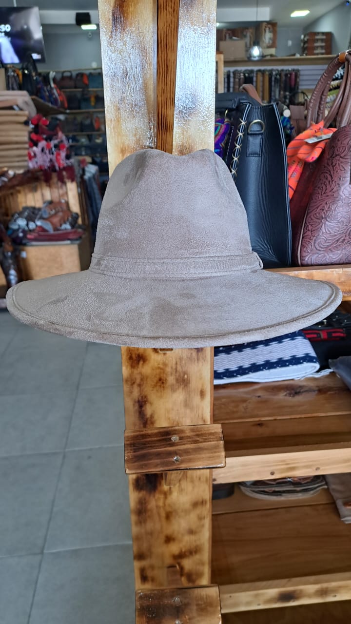SOMBRERO EXPLORER GAMUZA CAPUCCINO