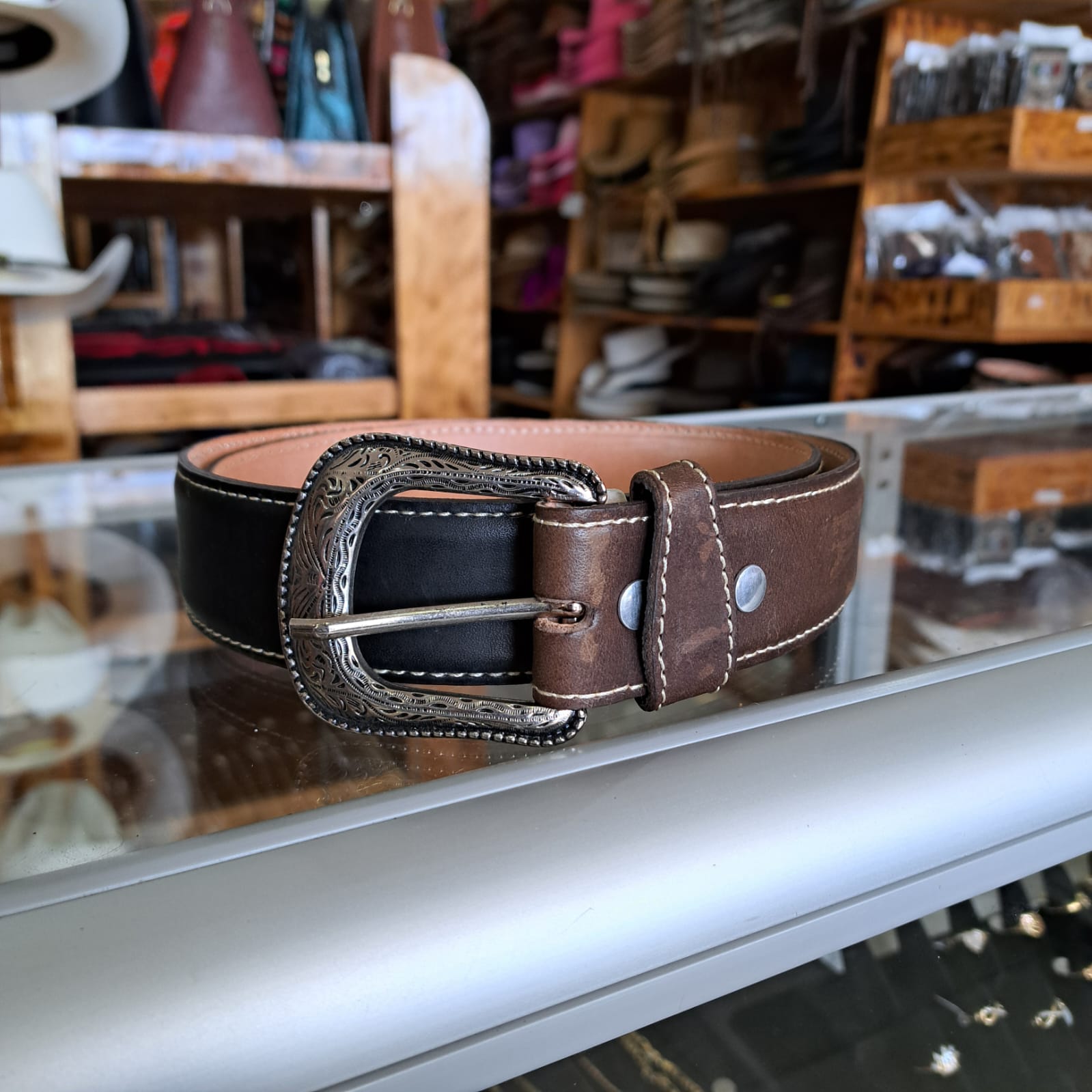 CINTURON Vaqueta con estoperoles sheriff NEGRO