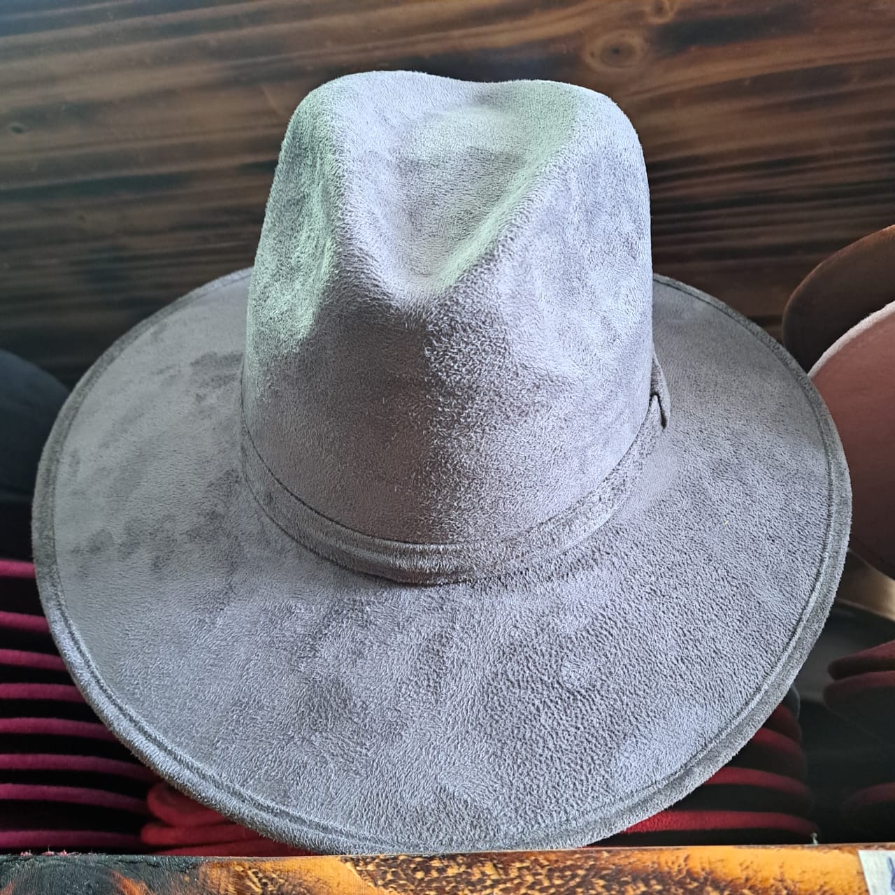 SOMBRERO EXPLORER GAMUZA GRIS