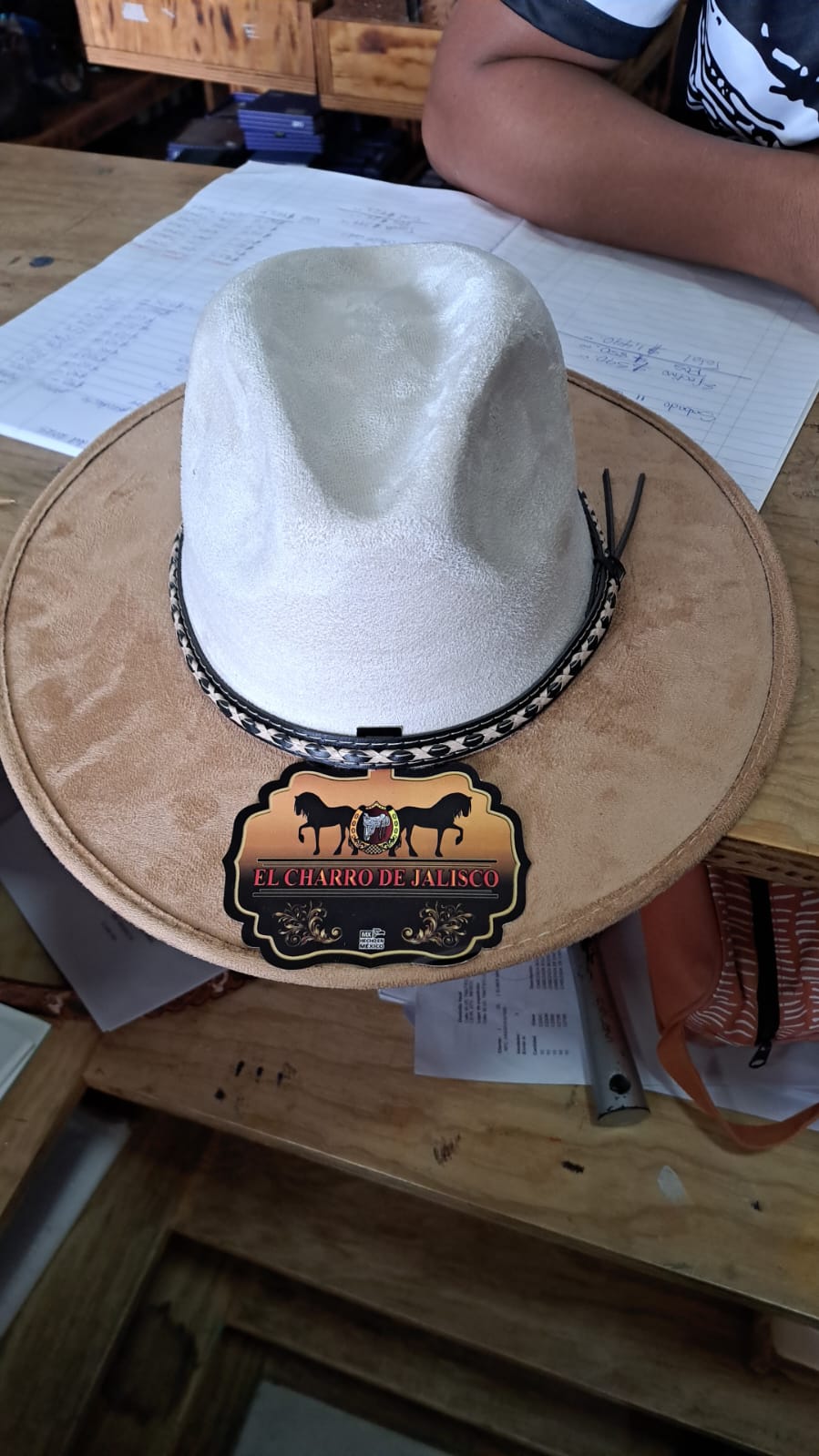 SOMBRERO GAMUZA BICOLOR BLANCO /BEIGE