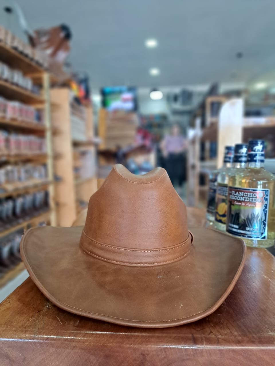 SOMBRERO VINIPIEL DENVER CARAMELO