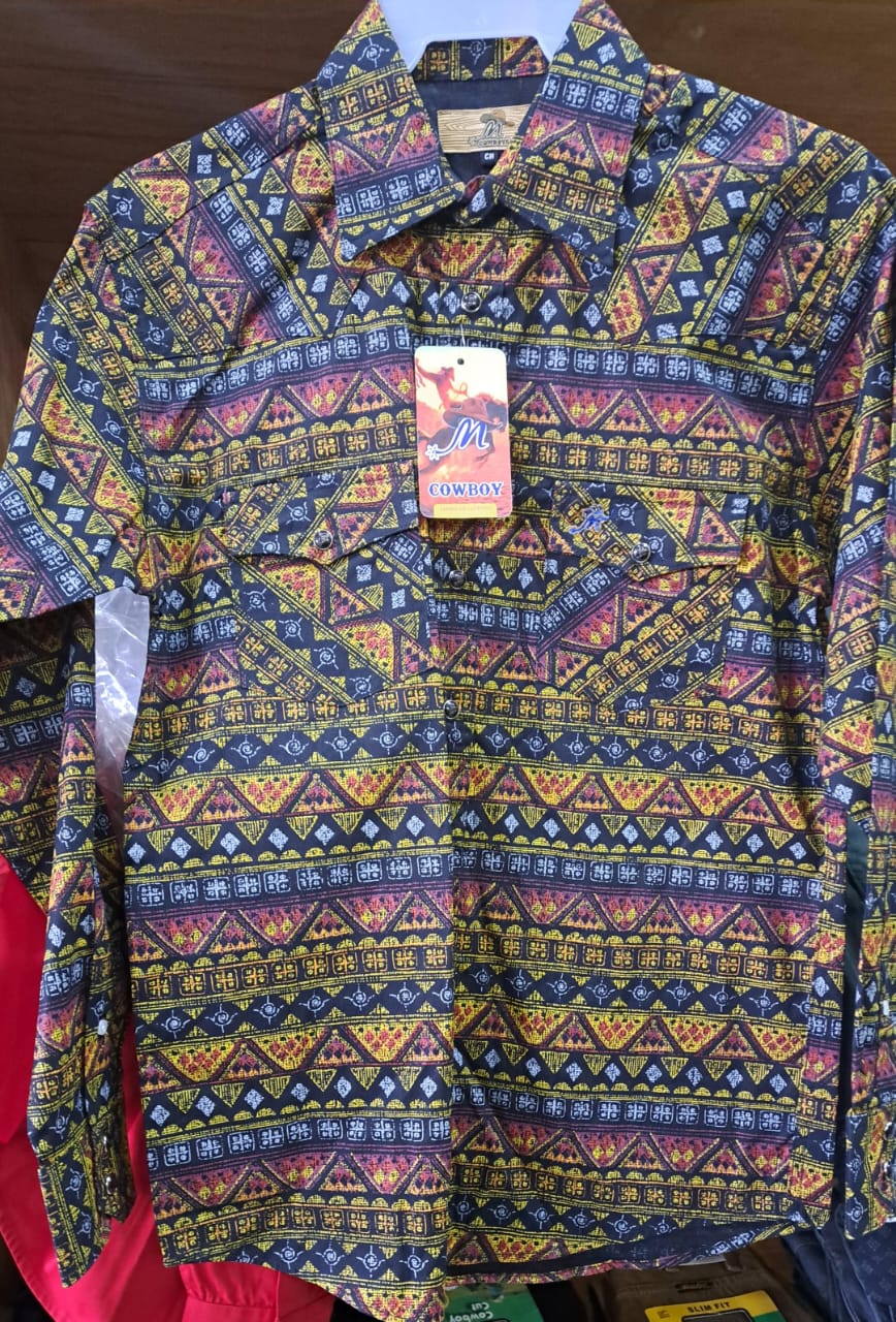 CAMISA COWBOY NEGRA ESTAMPADO DE COLORES