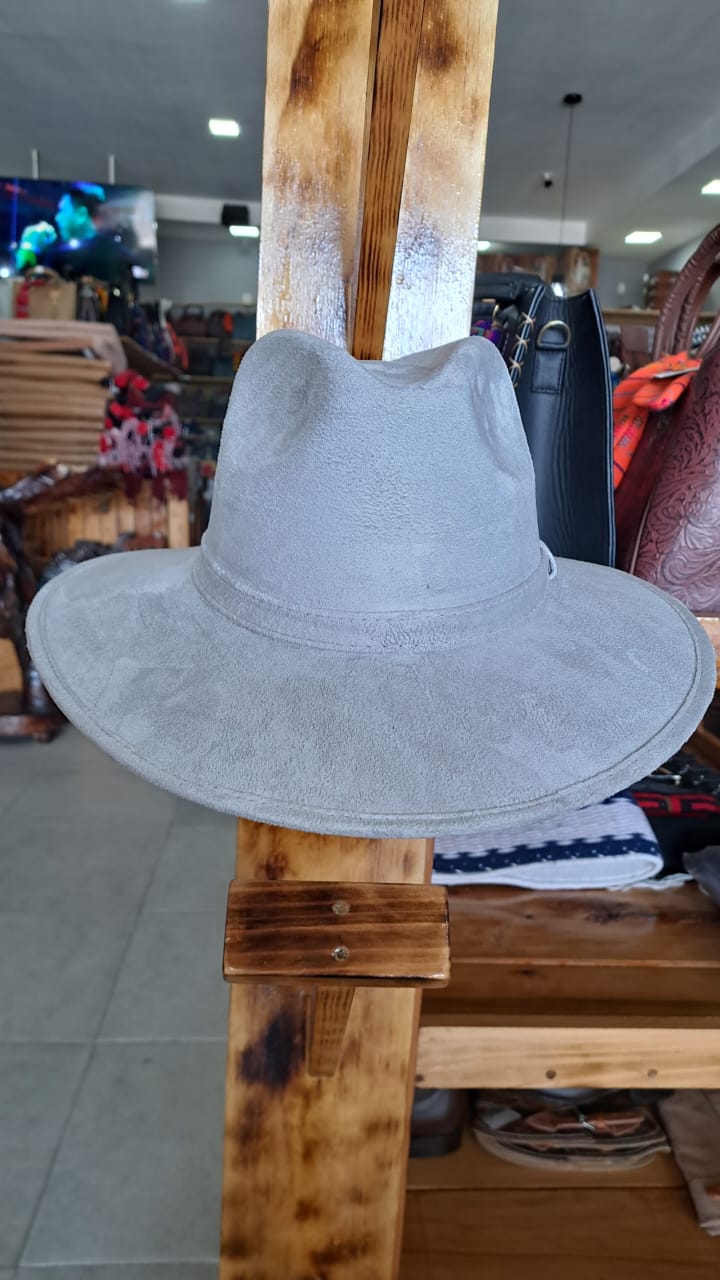 SOMBRERO EXPLORER GAMUZA BLANCO