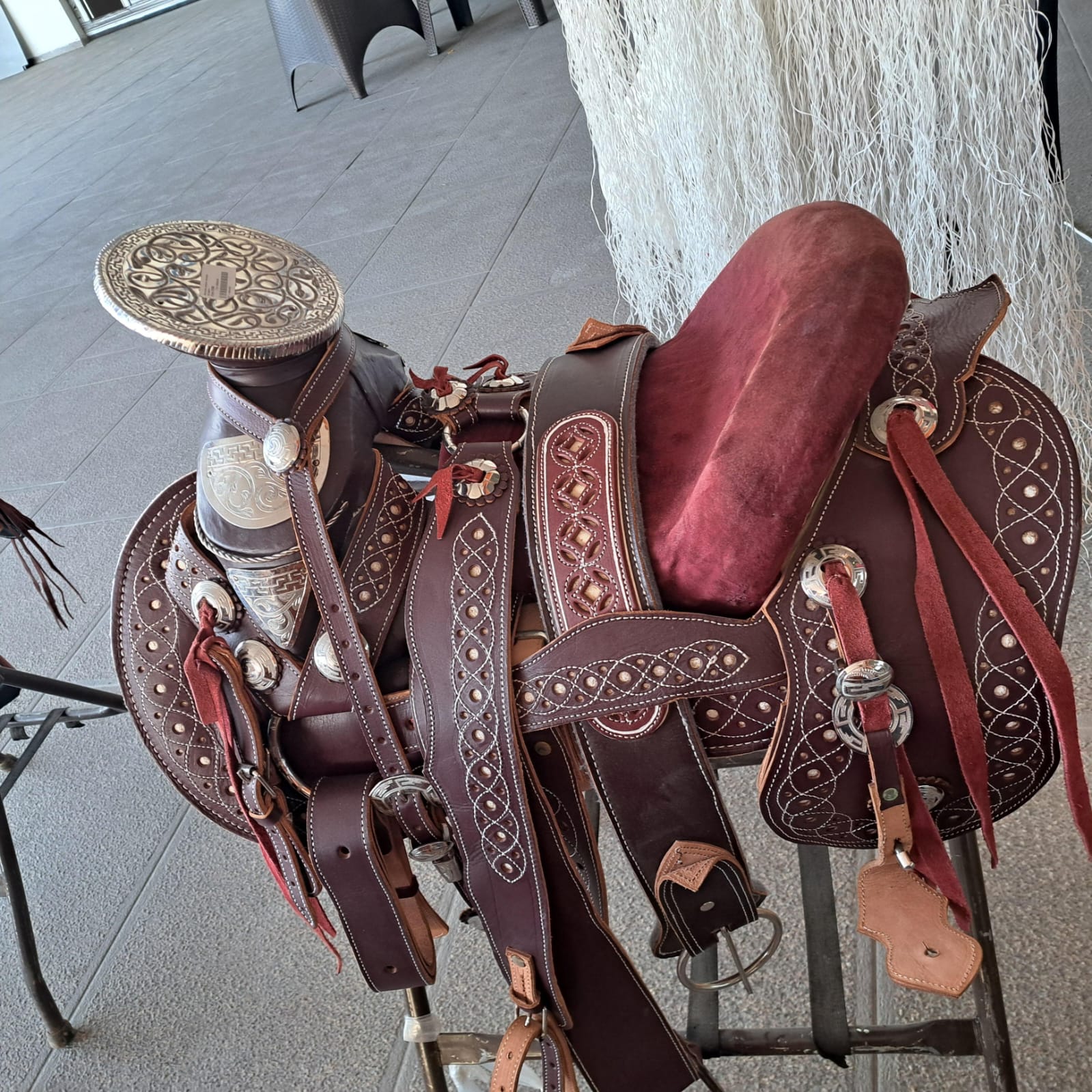 Montura medio herraje detalles de acero