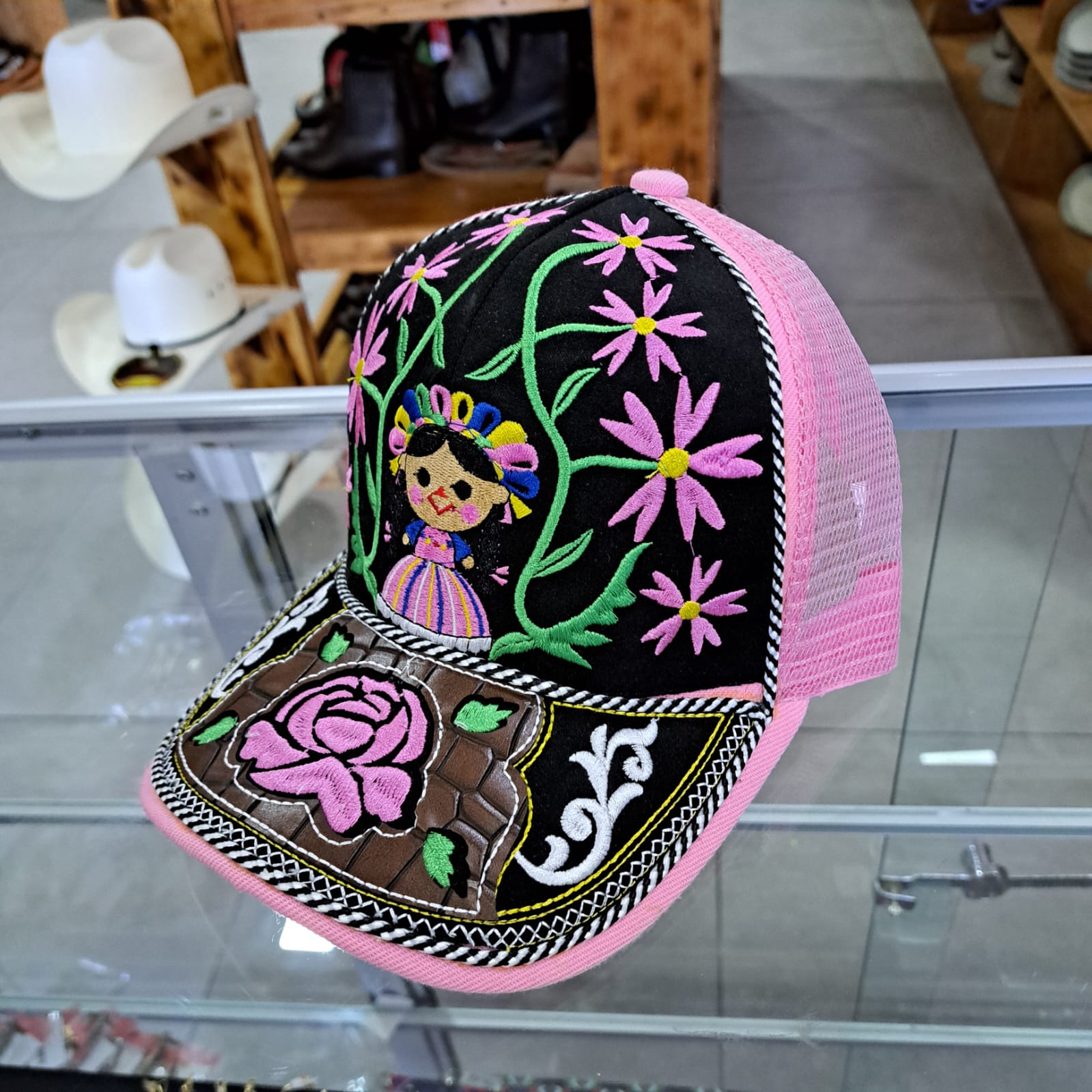 GORRA BORDADA DAMA MUÑECA