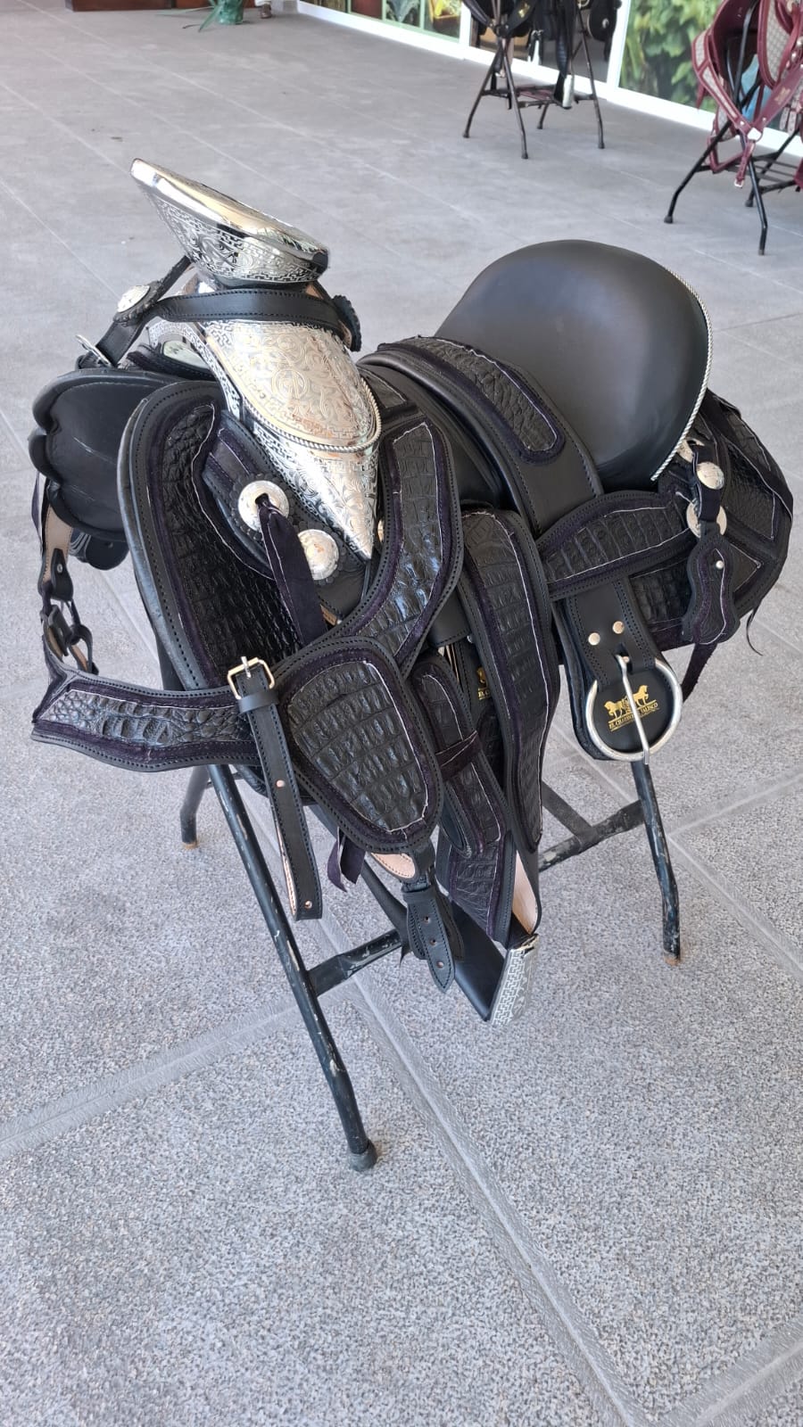 MONTURA NEGRA COCODRILO FUSTE DE ACERO