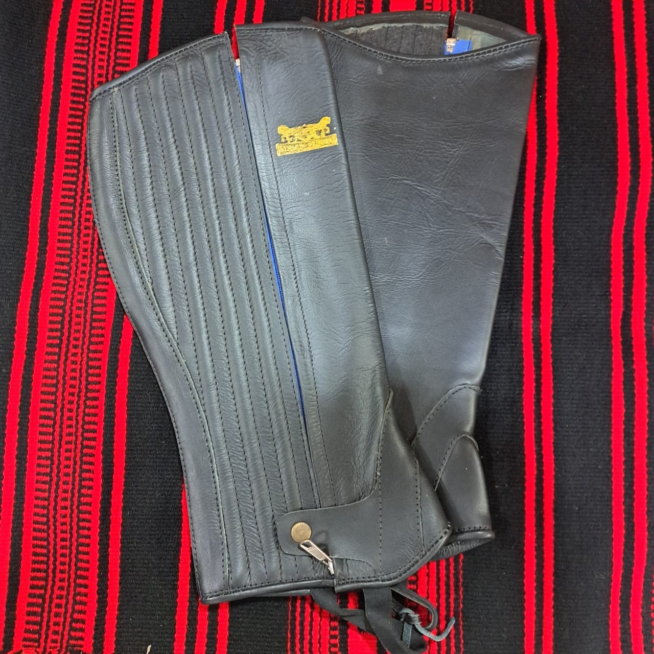 POLAINA DE CUERO CON ZIPPER