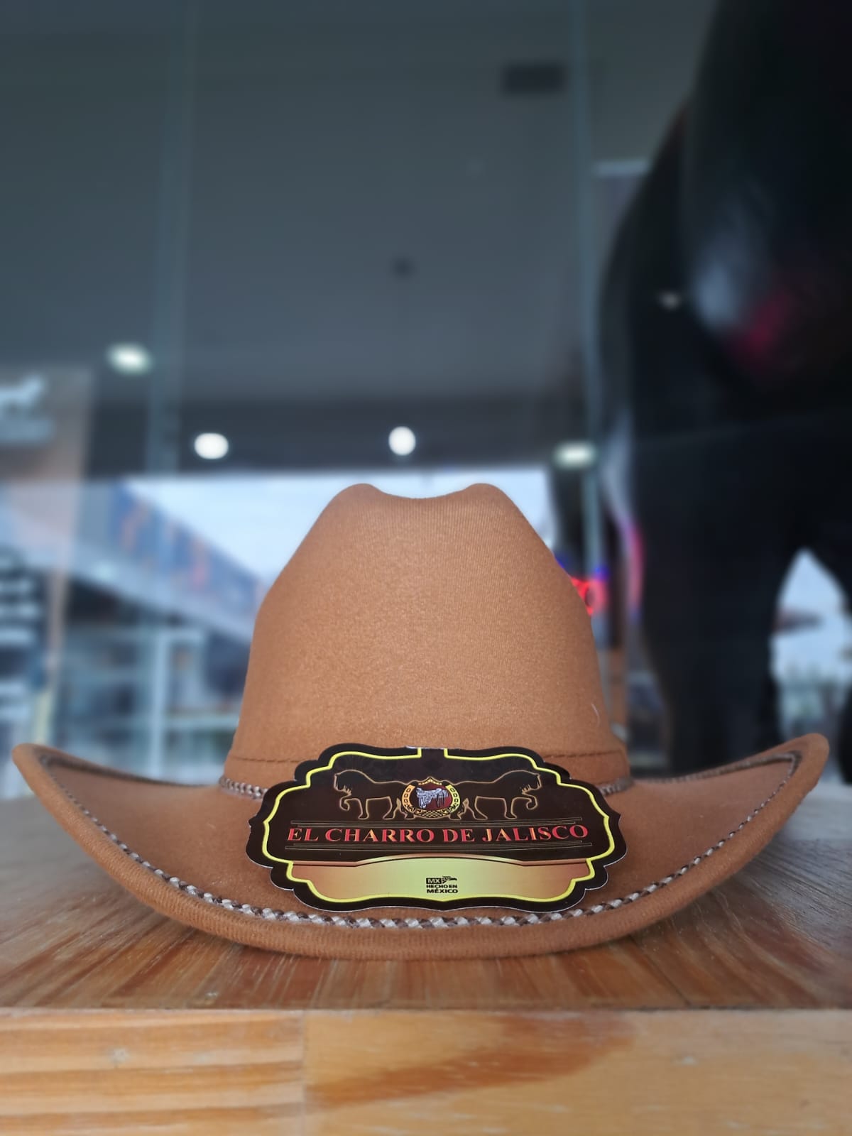 SOMBRERO LONA PARCHE BORDADO COLOR CARAMELO
