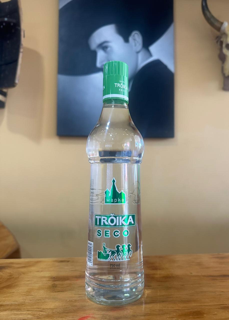 VODKA TROIKA SECO 750ML