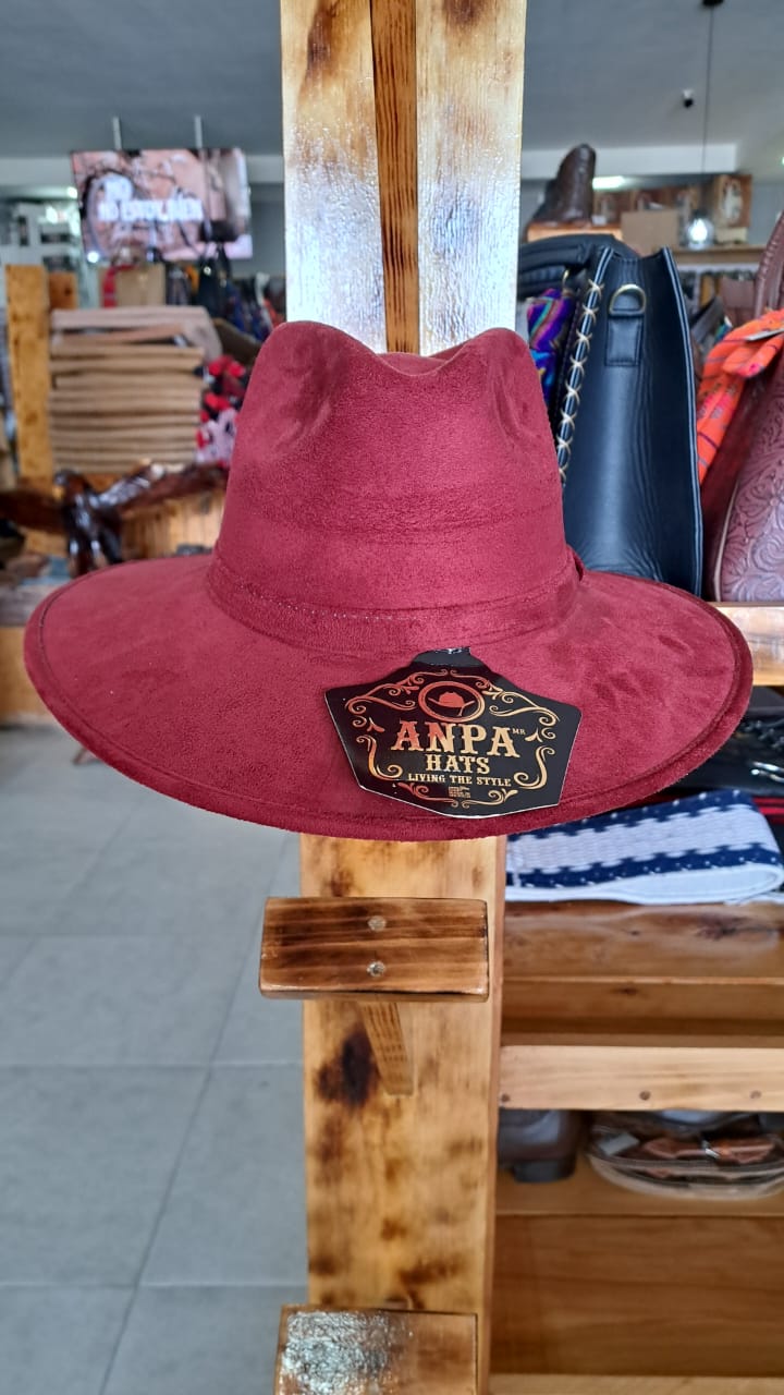 SOMBRERO EXPLORER GAMUZA VINO
