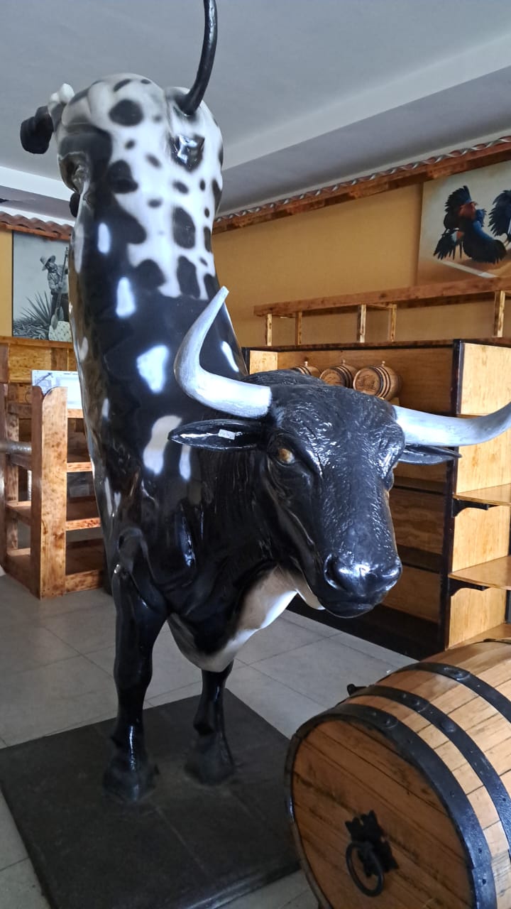 FIGURA ARTESANAL TORO