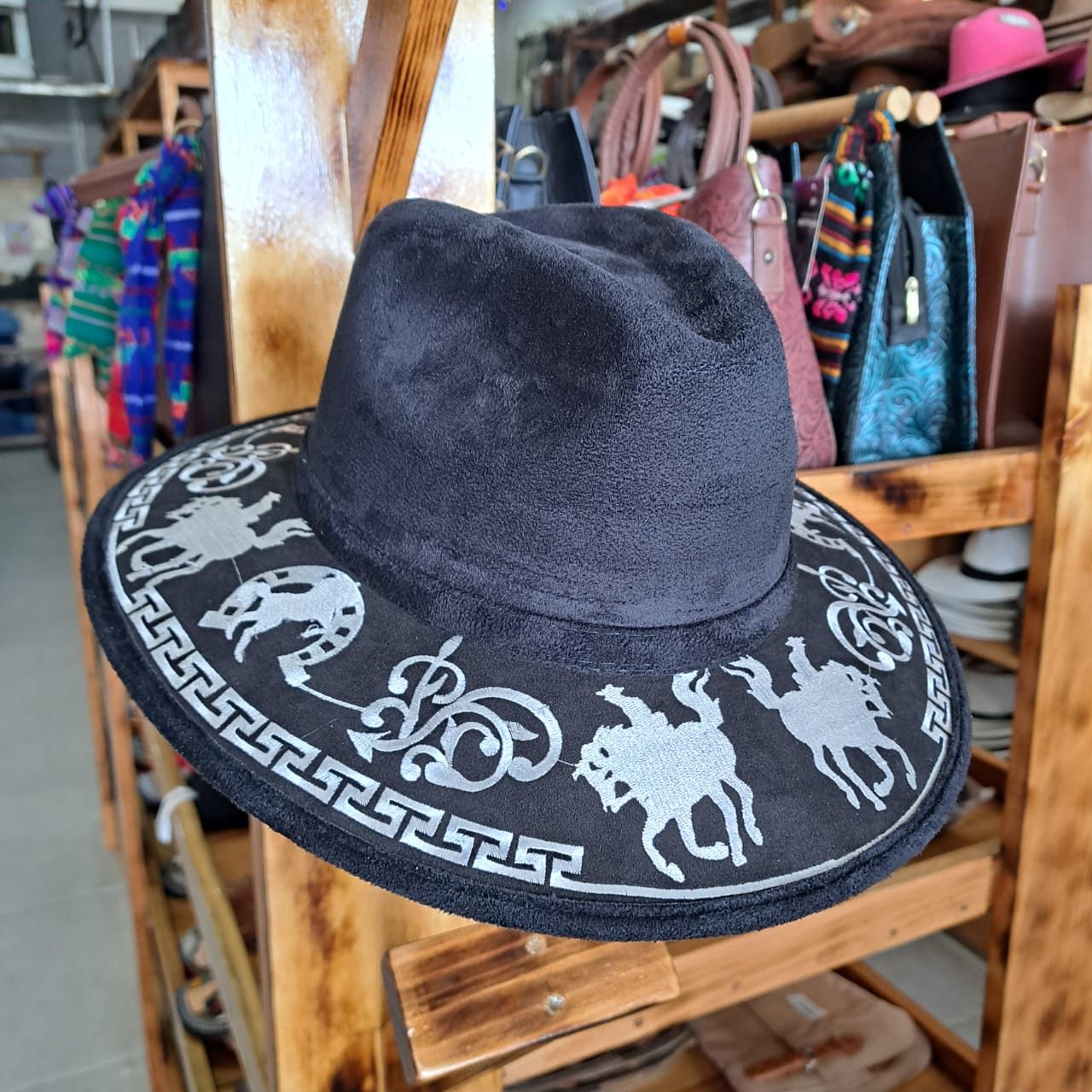 SOMBRERO Bordado gamuza EXPLORER DISEÑO CABALLO COLOR NEGRO